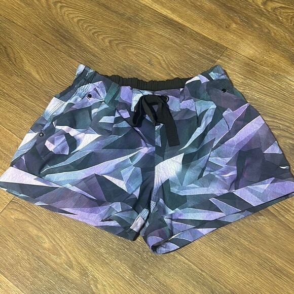 Lululemon Womens Purple Blue Geometric Pleated Cuffed Drawstring Shorts Size 4 - Picture 7 of 7